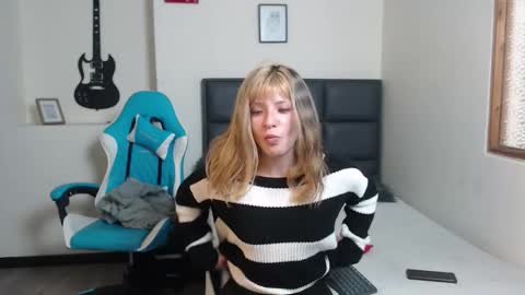 Snapshot of amnesiia_ chatting on October 15, 6:08 pm Amnesia online show from October 15, 6:08 pm