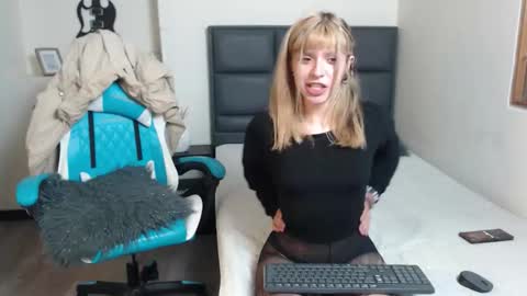 Snapshot of amnesiia_ chatting on October 16, 1:01 pm Amnesia online show from October 16, 1:01 pm