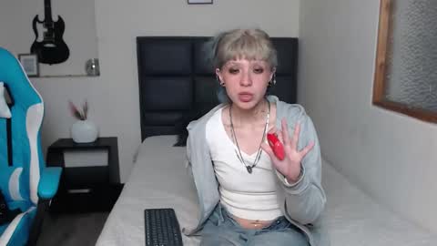 Snapshot of amnesiia_ chatting on November 6, 1:23 pm Amnesia online show from November 6, 1:23 pm