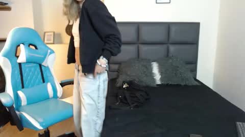 Snapshot of amnesiia_ chatting on November 17, 12:55 pm Amnesia online show from November 17, 12:55 pm