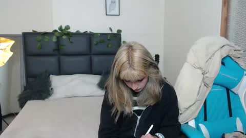 Snapshot of amnesiia_ chatting on November 20, 1:44 pm Amnesia online show from November 20, 1:44 pm