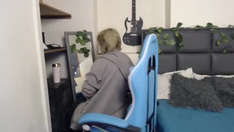 Snapshot of amnesiia_ chatting on December 3, 12:47 pm Amnesia online show from December 3, 12:47 pm