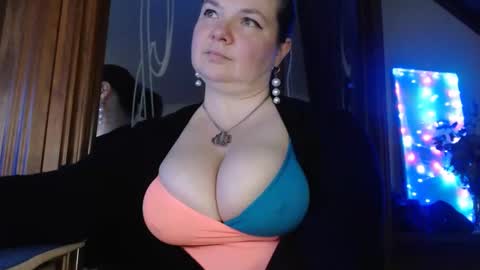 Snapshot of amorelara chatting on December 6, 7:32 am amorelara online show from December 6, 7:32 am