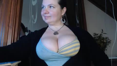 Snapshot of amorelara chatting on January 27, 7:24 am amorelara online show from January 27, 7:24 am