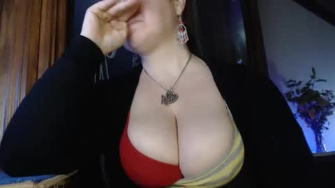 Snapshot of amorelara chatting on February 8, 6:01 pm amorelara online show from February 8, 6:01 pm