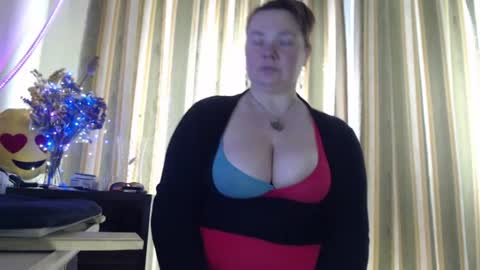amorelara online show from June 15, 5:31 am