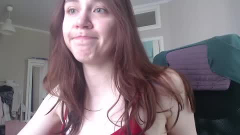 Snapshot of amoremeoww chatting on May 19, 11:05 am miss unforgettable online show from May 19, 11:05 am