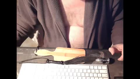 Snapshot of amslave4f chatting on December 8, 2:19 pm amslave4f online show from December 8, 2:19 pm