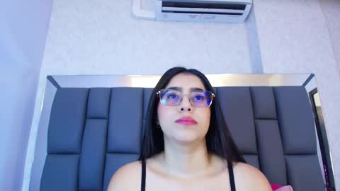 amy__wats0n online show from May 1, 7:07 pm