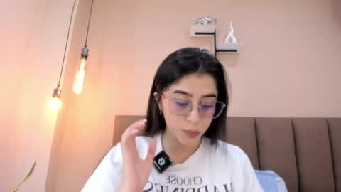 Snapshot of amy__wats0n chatting on June 9, 7:03 pm amy__wats0n online show from June 9, 7:03 pm