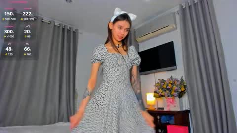 Snapshot of amy_alle chatting on November 6, 12:00 am Amy online show from November 6, 12:00 am