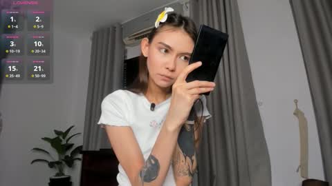 Snapshot of amy_alle chatting on November 19, 12:21 am Amy online show from November 19, 12:21 am