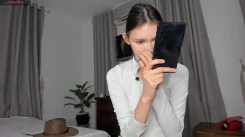 Snapshot of amy_alle chatting on December 2, 11:11 pm Amy online show from December 2, 11:11 pm