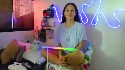 Snapshot of amy_and_eloise chatting on October 22, 10:53 pm AmyEloise online show from October 22, 10:53 pm