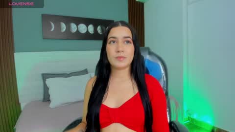 amy_leah_ online show from April 24, 8:00 pm