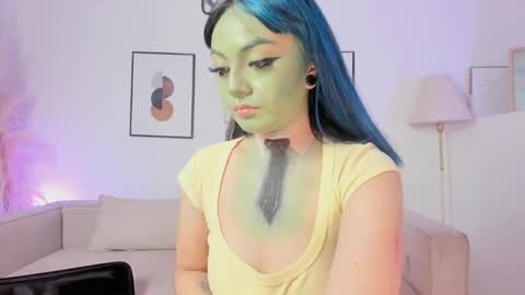 Snapshot of amy_lit chatting on November 14, 8:29 pm Hello I am Allison Welcome to my room and let is have a good time together whith me online show from November 14, 8:29 pm