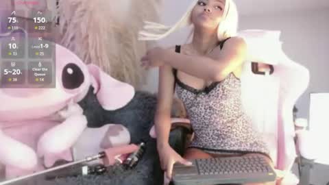 Amy online show from June 19, 8:12 pm
