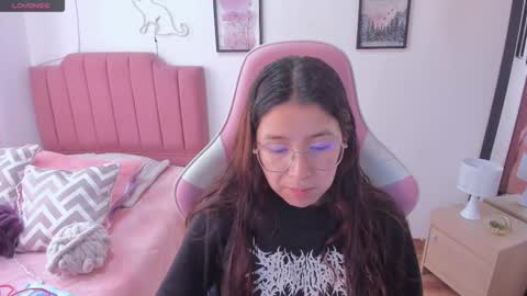 Amy sophia 3 online show from December 3, 1:31 pm