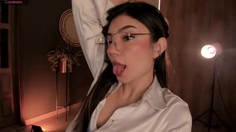 Snapshot of amyarmstrong chatting on February 27, 12:32 am Amy Armstrong online show from February 27, 12:32 am