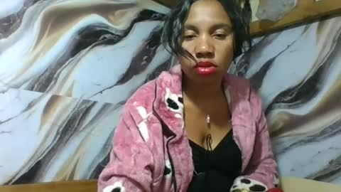 Snapshot of amyatche chatting on July 1, 11:37 pm Amyatche online show from July 1, 11:37 pm