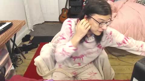 Snapshot of amyattack chatting on January 22, 10:40 am Trashely Gimpson online show from January 22, 10:40 am