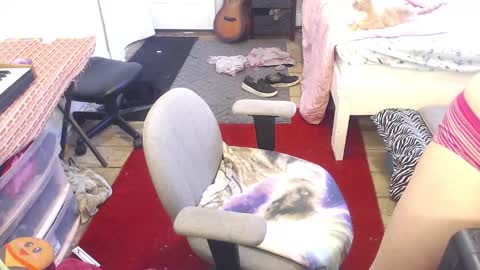 Snapshot of amyattack chatting on February 17, 9:19 pm Trashely Gimpson online show from February 17, 9:19 pm