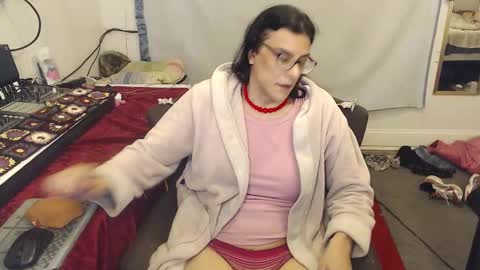 Trashely Gimpson online show from March 14, 9:15 am