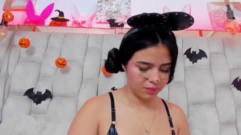 Snapshot of amycortes chatting on October 31, 7:26 pm Amy Cortes online show from October 31, 7:26 pm