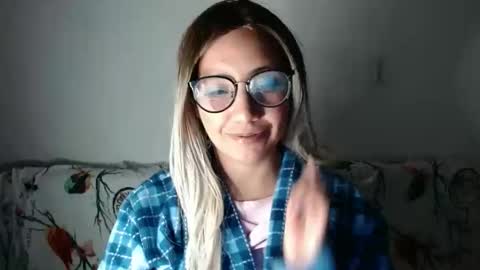 Snapshot of amycosplay99 chatting on December 28, 2:33 am amycosplay99 online show from December 28, 2:33 am