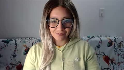 Snapshot of amycosplay99 chatting on January 3, 3:49 am amycosplay99 online show from January 3, 3:49 am