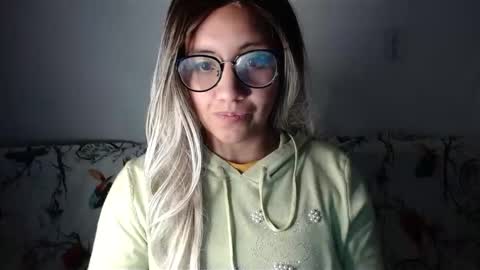 Snapshot of amycosplay99 chatting on January 3, 10:52 am amycosplay99 online show from January 3, 10:52 am