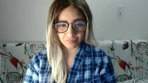 Snapshot of amycosplay99 chatting on January 17, 2:08 am amycosplay99 online show from January 17, 2:08 am