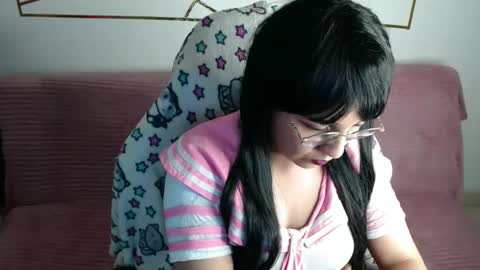 Snapshot of amycosplay_99 chatting on December 2, 8:19 am amycosplay_99 online show from December 2, 8:19 am