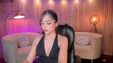 Snapshot of amydavis_ chatting on December 5, 8:00 pm Amy online show from December 5, 8:00 pm