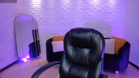 Snapshot of amydavis_ chatting on December 27, 7:35 pm Amy online show from December 27, 7:35 pm