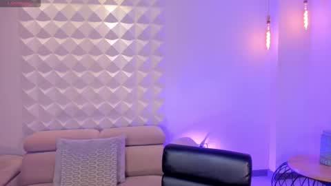 Snapshot of amydavis_ chatting on December 16, 8:03 pm Amy online show from December 16, 8:03 pm