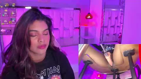 amyevan_ online show from November 13, 9:36 pm