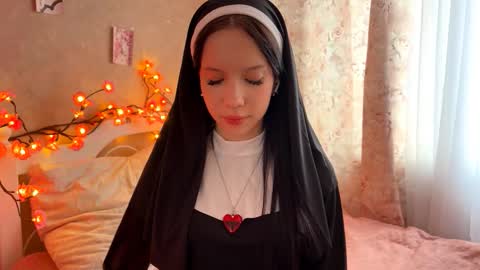 Snapshot of amygrav chatting on October 31, 9:32 am Milou online show from October 31, 9:32 am