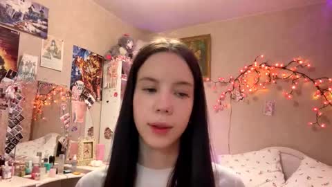 Snapshot of amygrav chatting on December 5, 1:42 pm Milou online show from December 5, 1:42 pm