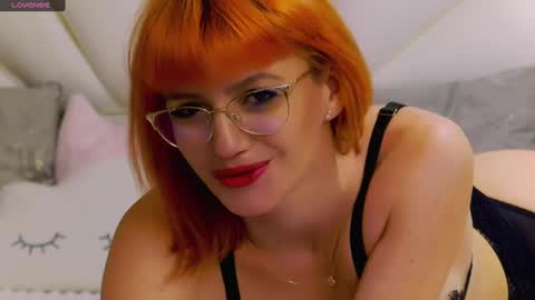 Snapshot of amyhennessy chatting on December 14, 5:29 am amyhennessy online show from December 14, 5:29 am