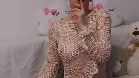 Snapshot of amyhennessy chatting on February 14, 8:42 am amyhennessy online show from February 14, 8:42 am