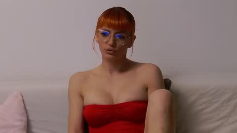 Snapshot of amyhennessy chatting on March 9, 10:19 am amyhennessy online show from March 9, 10:19 am