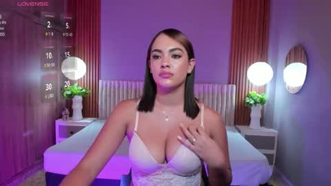 Snapshot of amyjohnsonn chatting on March 11, 5:02 am amyjohnsonn online show from March 11, 5:02 am