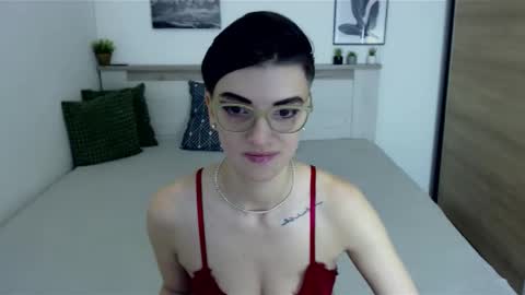 Snapshot of amylexy chatting on December 20, 8:28 am Hi there guys  My pleasure in your hands  pvt is open online show from December 20, 8:28 am