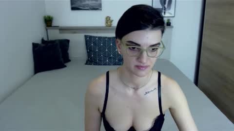 Snapshot of amylexy chatting on January 10, 10:50 am Hi there guys  My pleasure in your hands  pvt is open online show from January 10, 10:50 am