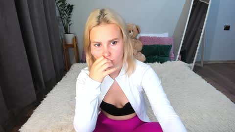 Snapshot of amymilson chatting on January 27, 4:01 pm amymilson online show from January 27, 4:01 pm