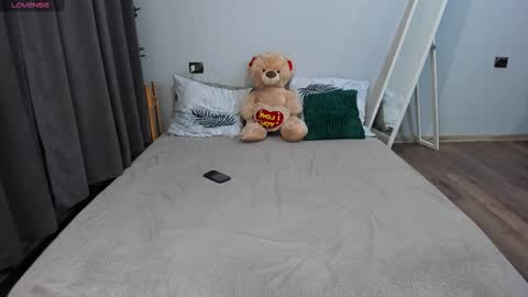 Snapshot of amymilson chatting on February 27, 3:59 pm amymilson online show from February 27, 3:59 pm