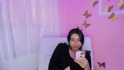 Snapshot of amyolimpo chatting on January 15, 8:26 pm Amy ... Nice to meet u thumb up me please its important online show from January 15, 8:26 pm