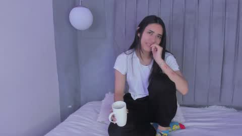 Snapshot of amyolimpo chatting on January 20, 7:36 am Amy ... Nice to meet u thumb up me please its important online show from January 20, 7:36 am