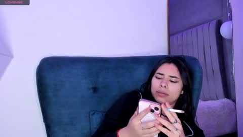 Snapshot of amyolimpo chatting on January 28, 4:39 am Amy ... Nice to meet u thumb up me please its important online show from January 28, 4:39 am